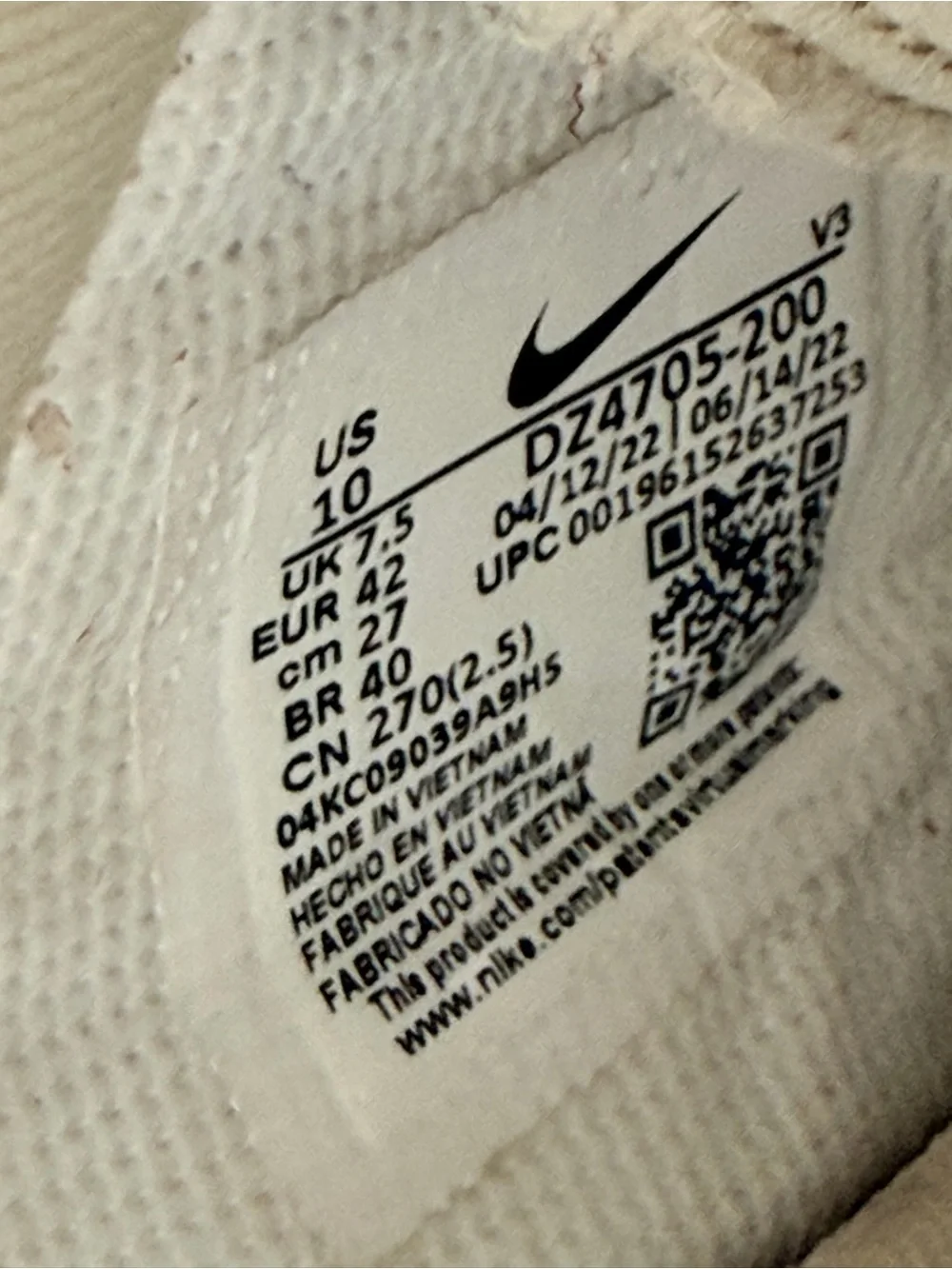 Nike Women's Low-Top Sneakers in Cream with Rust Swoosh